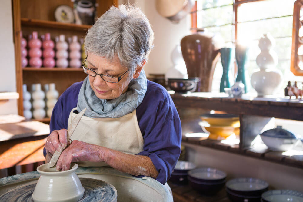 Exploring the Enriching Benefits of Art Therapy for Seniors